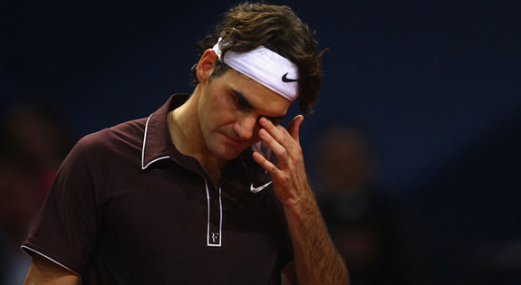 Roger Federer falls in Paris