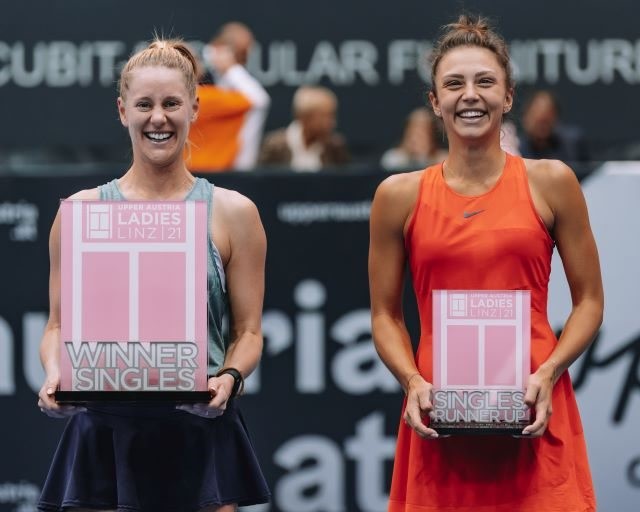 Alison Riske (left) Wins In Linz